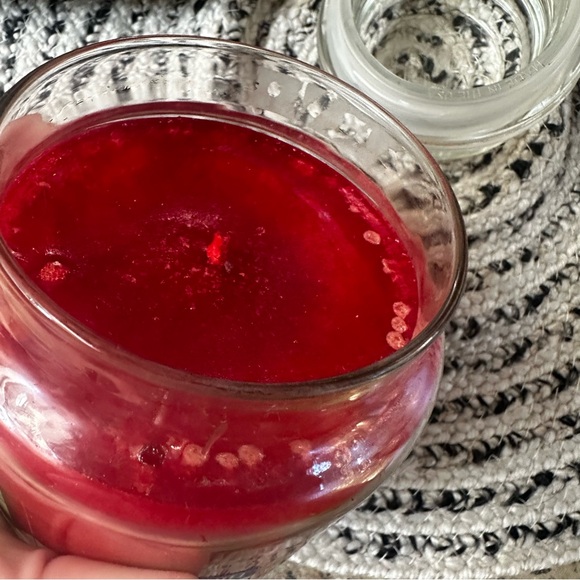 Discontinued Yankee Candle Cranberry Pear Jar- Vibrant Red 14.5 Oz medium size - Picture 5 of 5